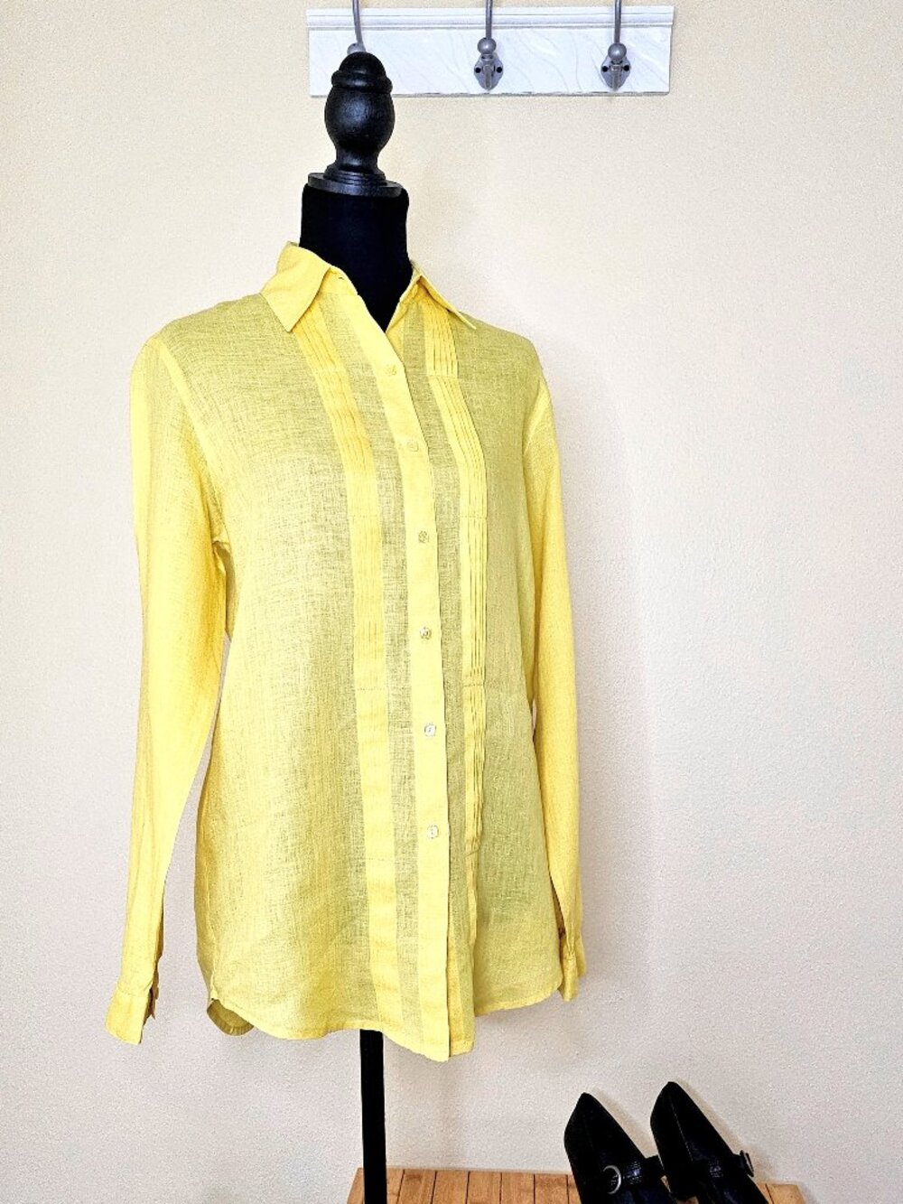 Dana Buchman Yellow Linen Blouse Pintuck Pleat Button Down Long Sleeve, Size 2